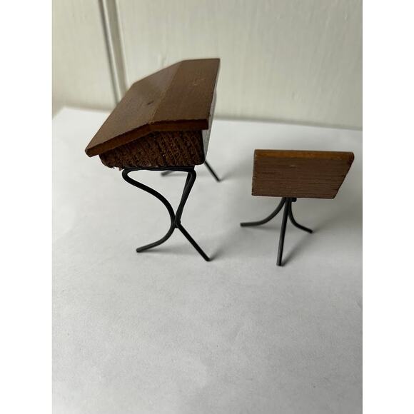 Vintage dollhouse desk and chair wood wire slant top 3" 1960s - Picture 8 of 10